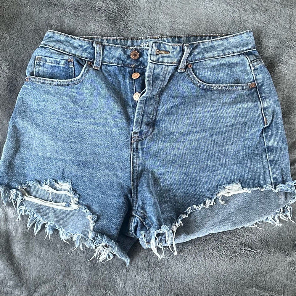 Wild Fable Distressed Shorts size 6
